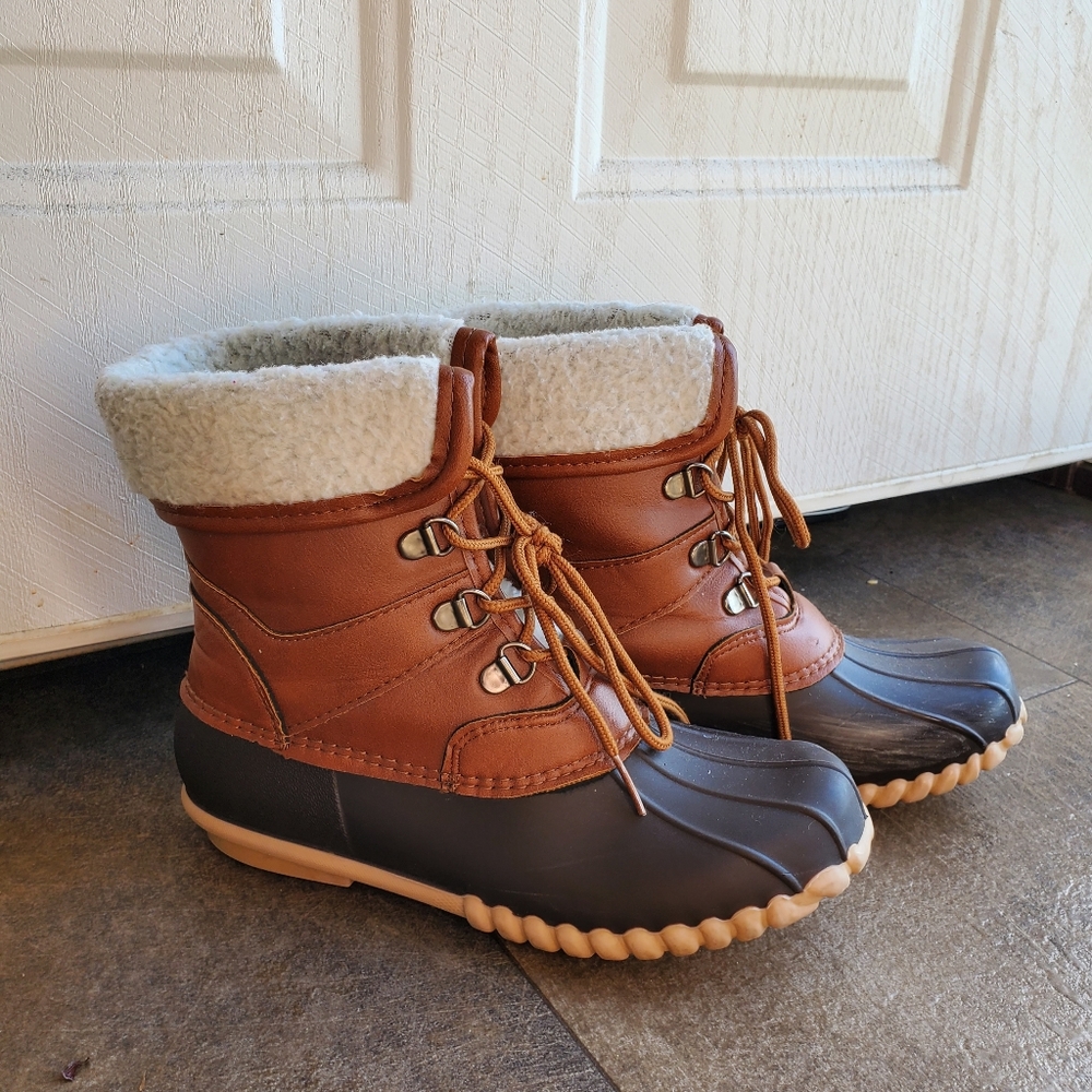 Girls Duck style boots